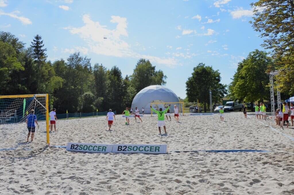 B2BEACHSOCCER – REWE Super Kickers gewinnen die Premiere